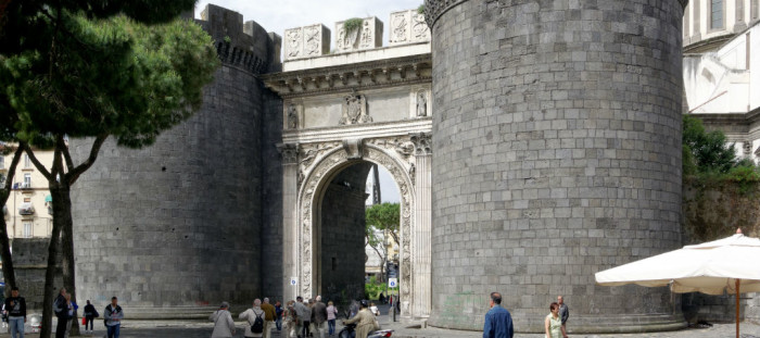 Parcheggio bus turistici Porta Capuana
